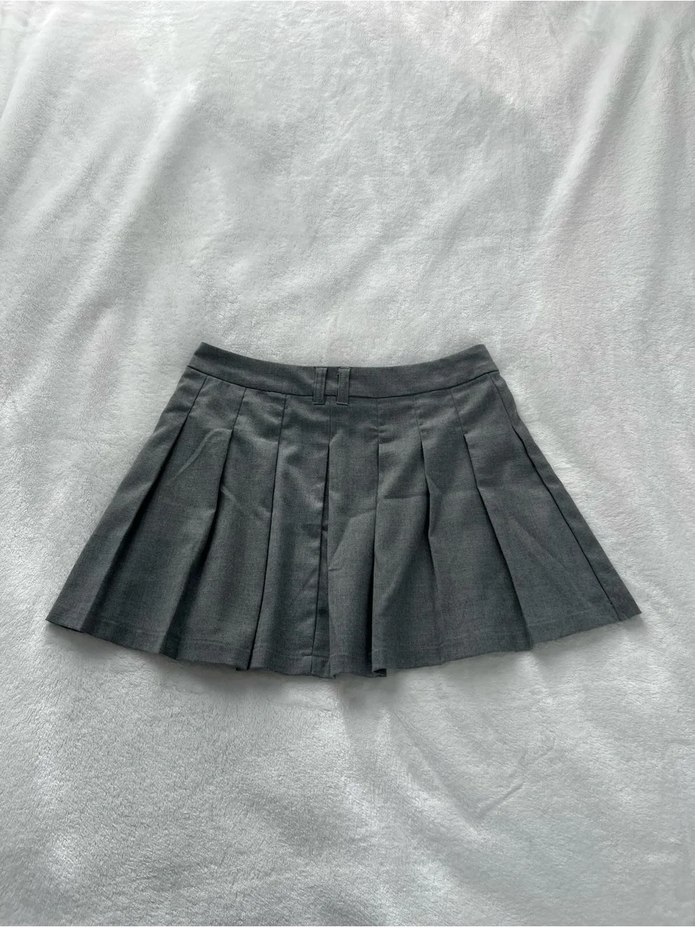 H&M Gray Pleated Mini Skirt